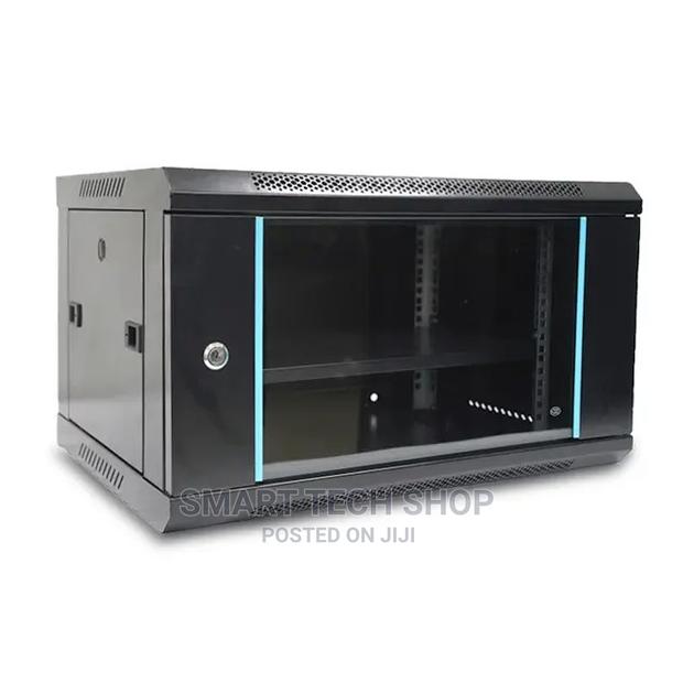 6 U Wall Mount Rack. Very High Quality Anti Rust With Key · Photo 1