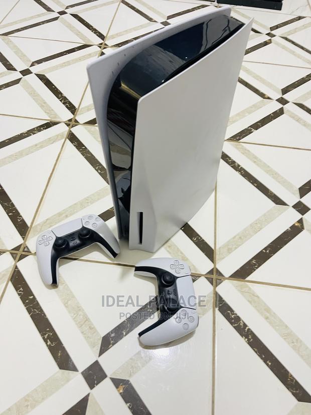 Playstation 5 With 5 Games · Photo 2