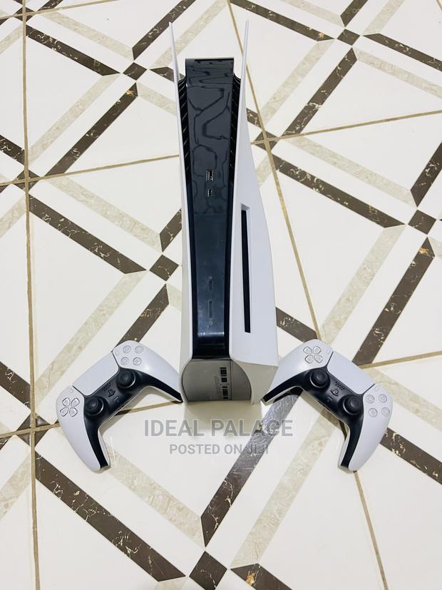 Playstation 5 With 5 Games · Photo 5