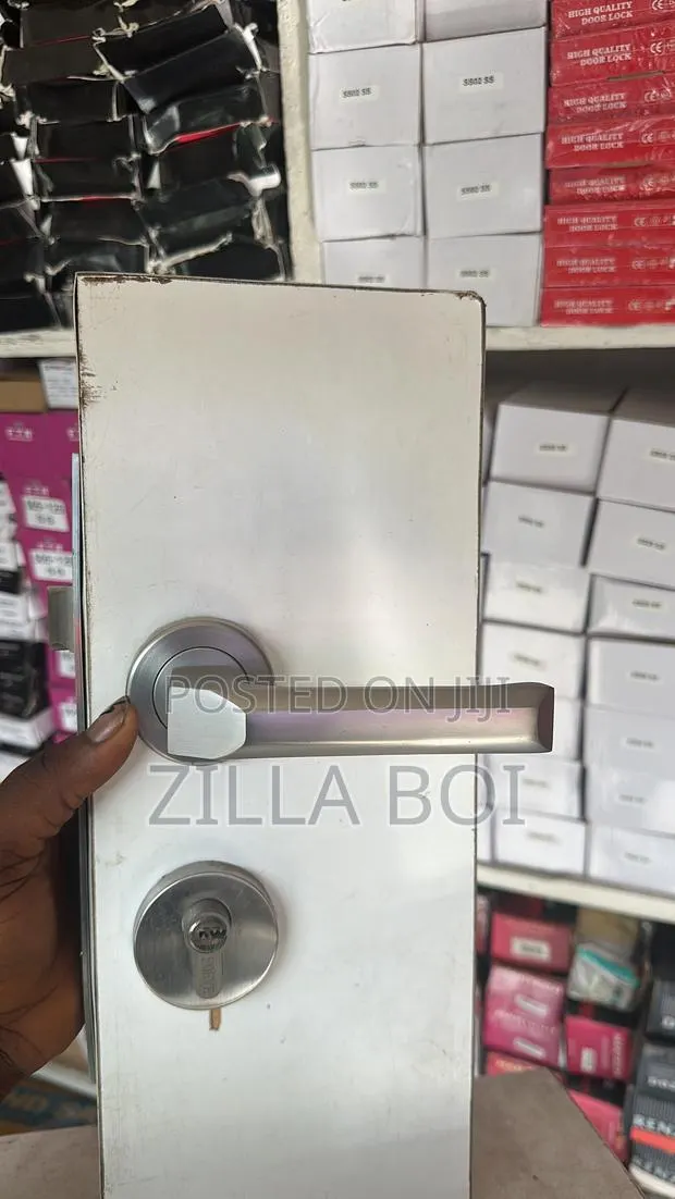 Seperate Door Lock · Photo 1