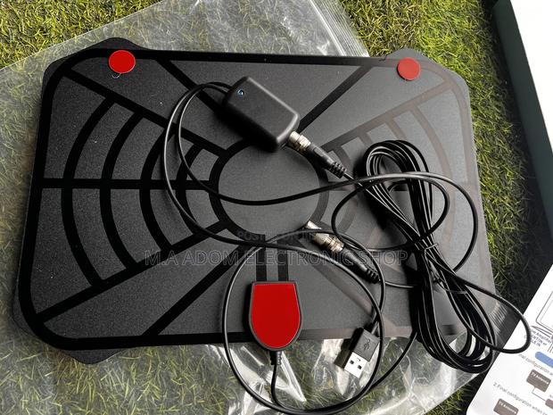 5v Indoor Antenna With a Booster · Photo 1