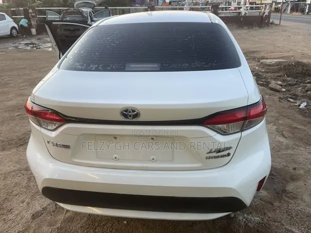 Toyota Corolla SE 2022 White · Photo 1