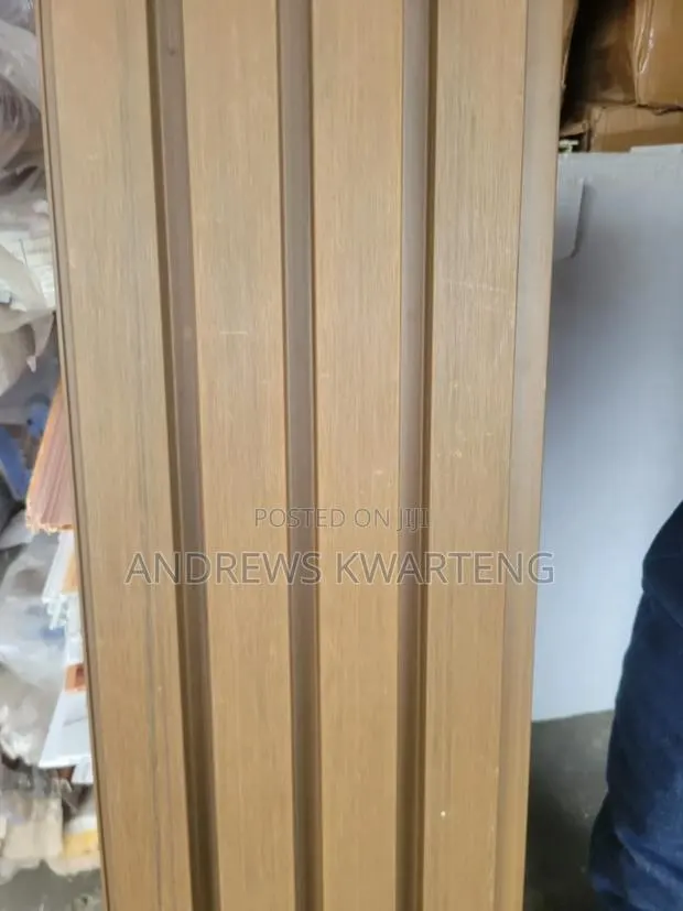 Exterior Panels · Photo 1