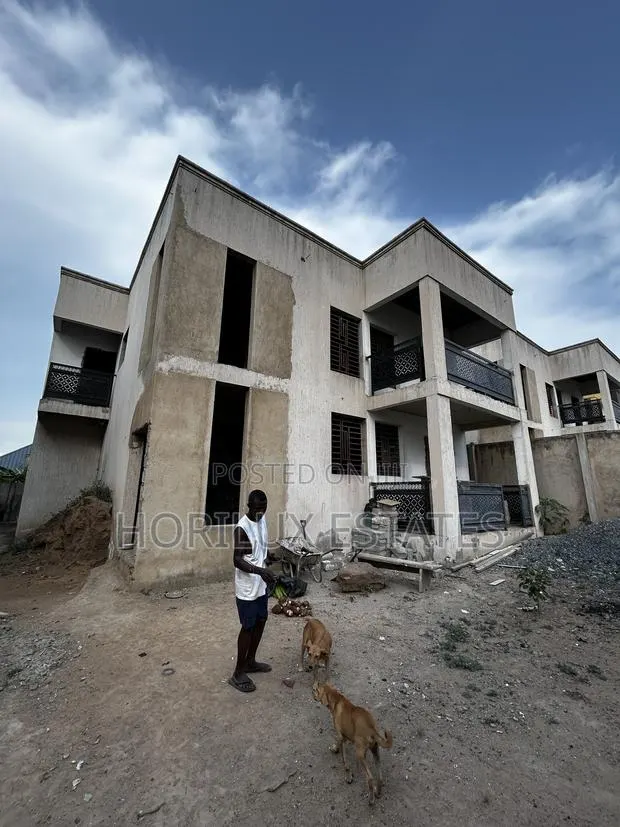 6bdrm House in Kwabenya Acp Frank for sale · Photo 1