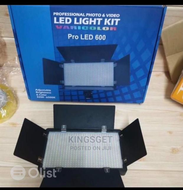 Pro Led 600 Light Kit With Battery, Adapter and Stand · Photo 2