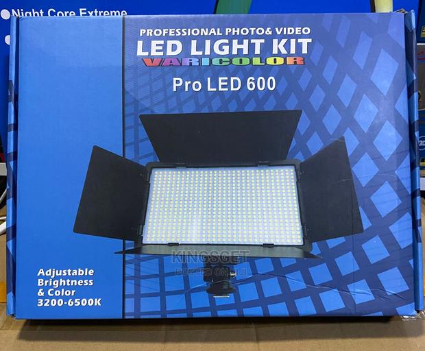 Pro Led 600 Light Kit With Battery, Adapter and Stand · Photo 3
