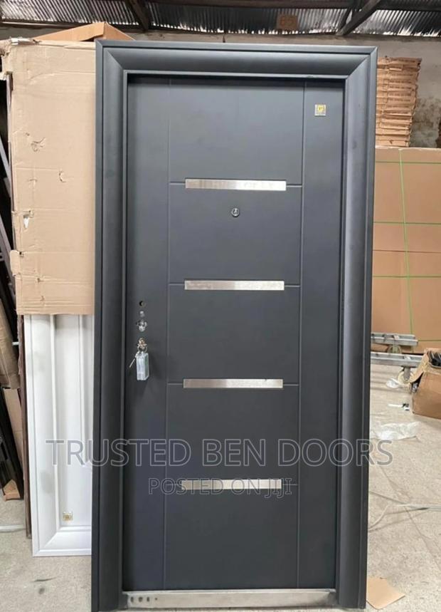 Paladin Single And One And Half Door [Frames+Locks+Key} · Photo 1