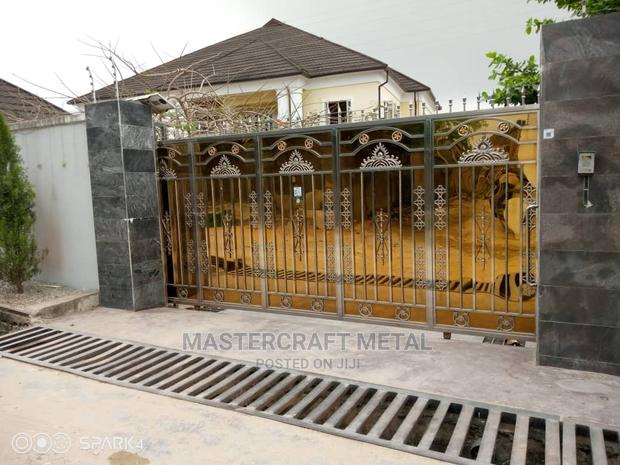 Metal Gate Stainless Steel · Photo 1