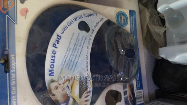 Mouse Pad With Gel Wrist Support · Photo 2