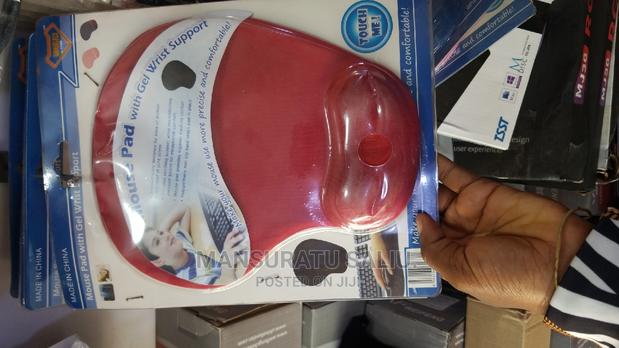 Mouse Pad With Gel Wrist Support · Photo 1