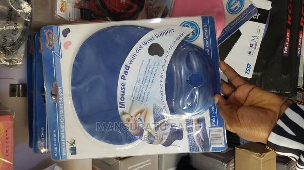 Mouse Pad With Gel Wrist Support · Photo 4