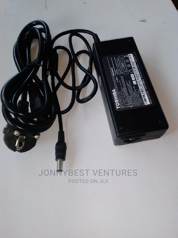 Toshiba Big Pin Laptop Charger · Photo 2