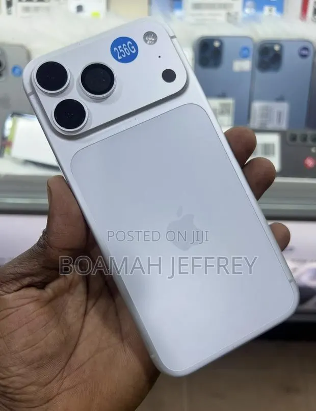 Apple iPhone 17 Pro Max 256 GB Silver · Photo 1