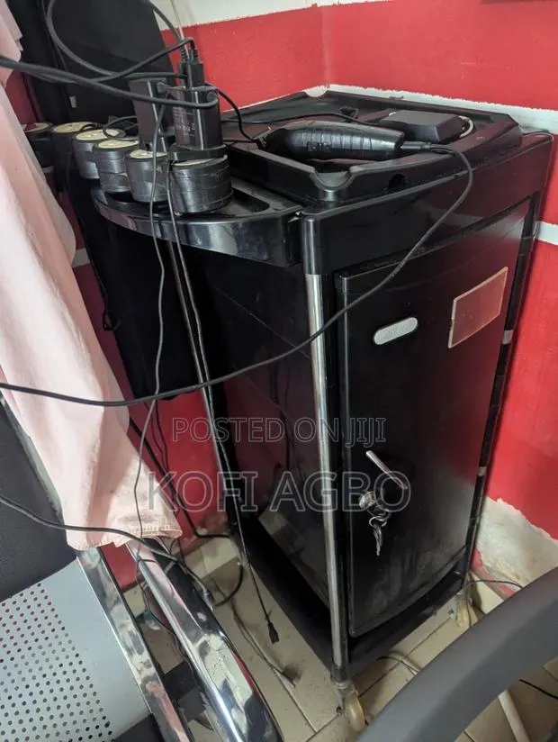 Slightly Used Salon Trolley · Photo 1