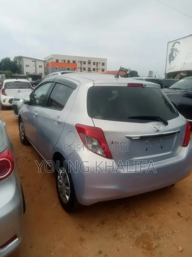 Toyota Vitz 2013 Silver · Photo 1