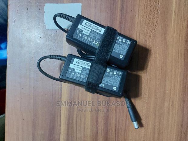 Original Hp Bigpin Charger · Photo 2