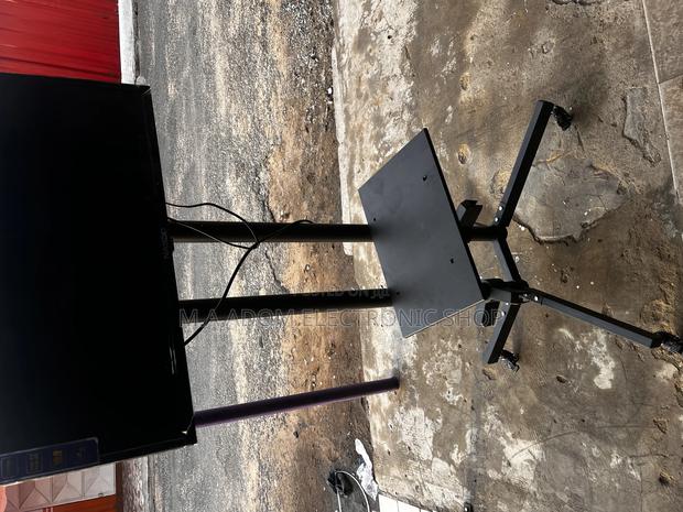Mobile Tv Trolley for Pups Restaurants Offices Conferences · Photo 1