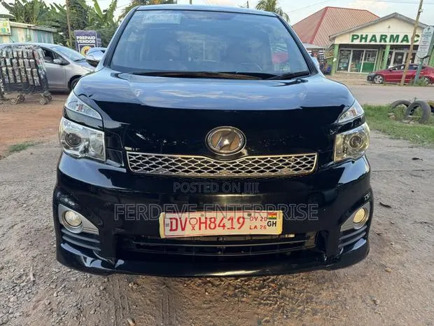 Toyota Voxy 2012 Black · Photo 1