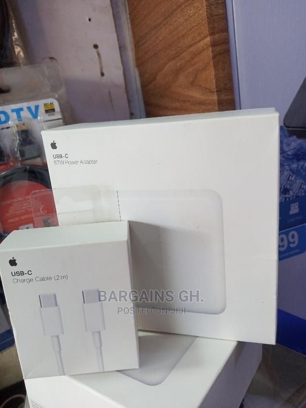 Apple Macbook 87W Type-C Adapter · Photo 1