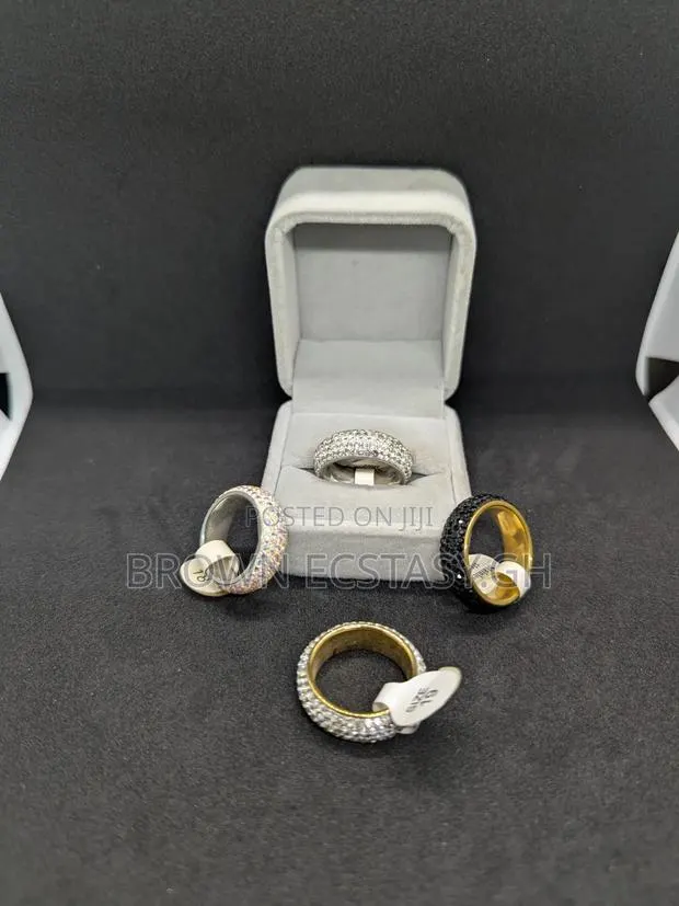 Iced Out Round Rings · Photo 1