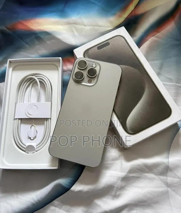 Apple iPhone 15 Pro Max 256 GB Silver · Photo 1