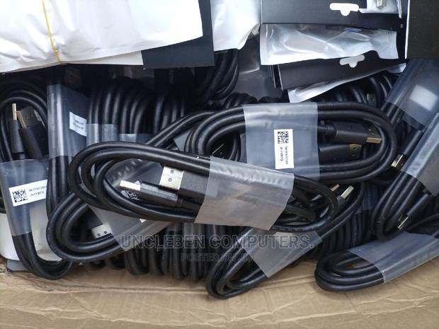 Display to Display Cable 2m · Photo 1