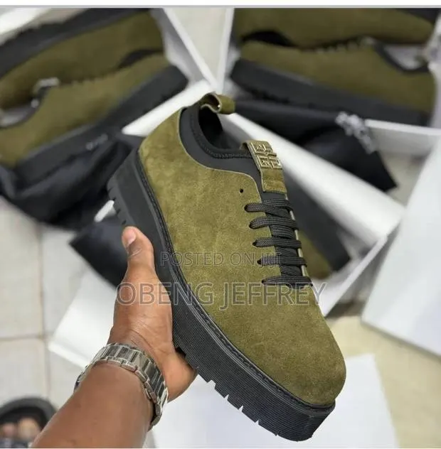 Original Givenchy Live Green Suede Derby Shoe · Photo 1