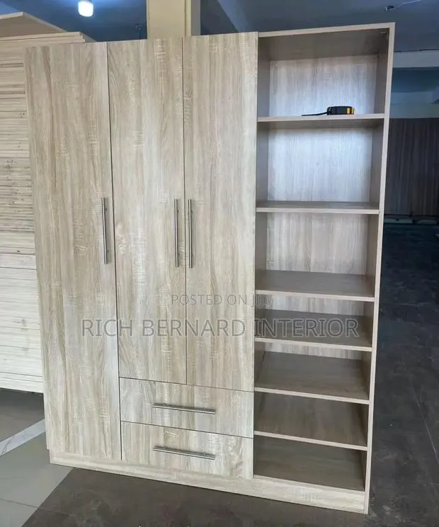 Laminated Wardrobe · Photo 1