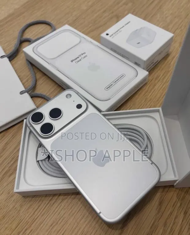 Apple iPhone 17 Pro Max 1 TB Silver · Photo 1