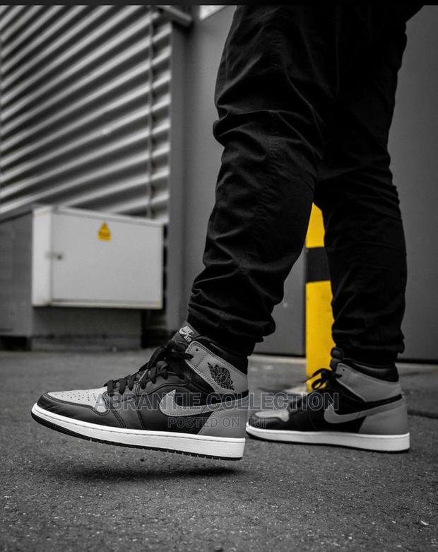 Air Jordan Retro 1 Shadow Black/ Ash · Photo 2