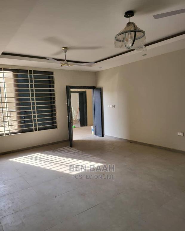 2bdrm Block of Flats in Ben Properties, Lake Side Estate for rent · Photo 7