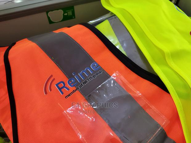 Reflector Vests and Safety Helmet Branding · Photo 2