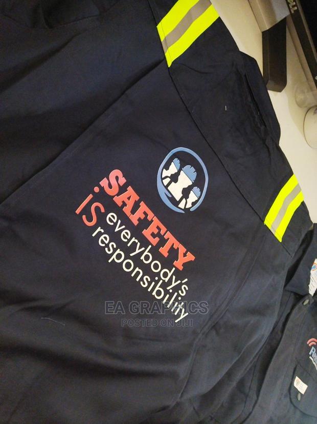 Reflector Vests and Safety Helmet Branding · Photo 5