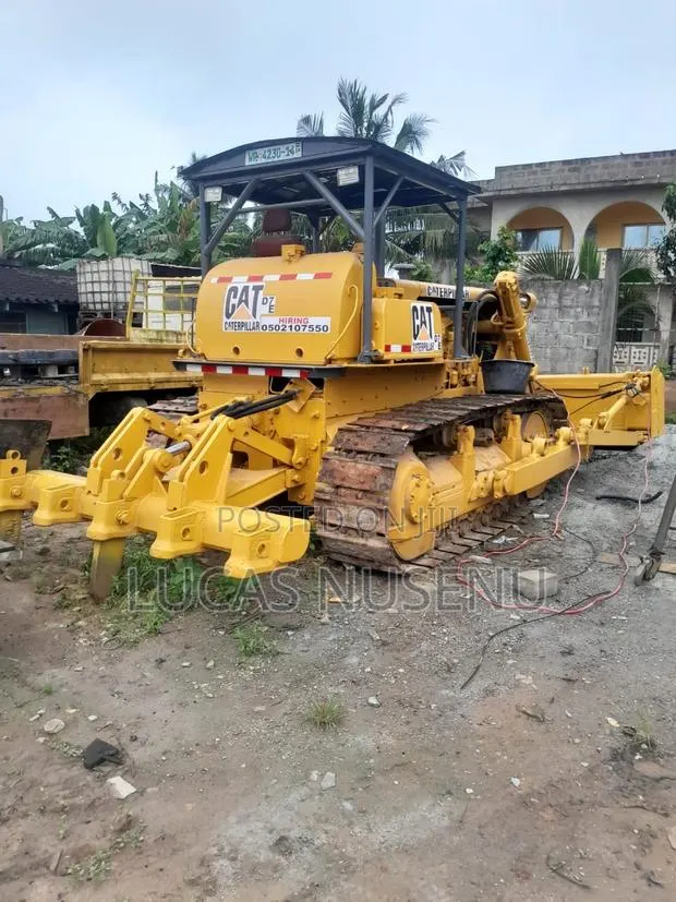 Caterpillar Bulldozer · Photo 1