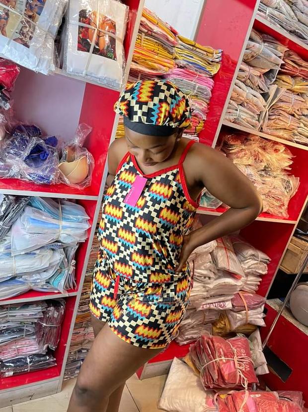 Ladies Sleep Wear With Bonnet · Photo 6