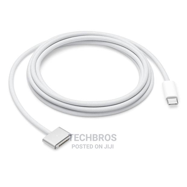 Genuine USB C- Magsafe 3 Cable for Macbook From Apple · Photo 2
