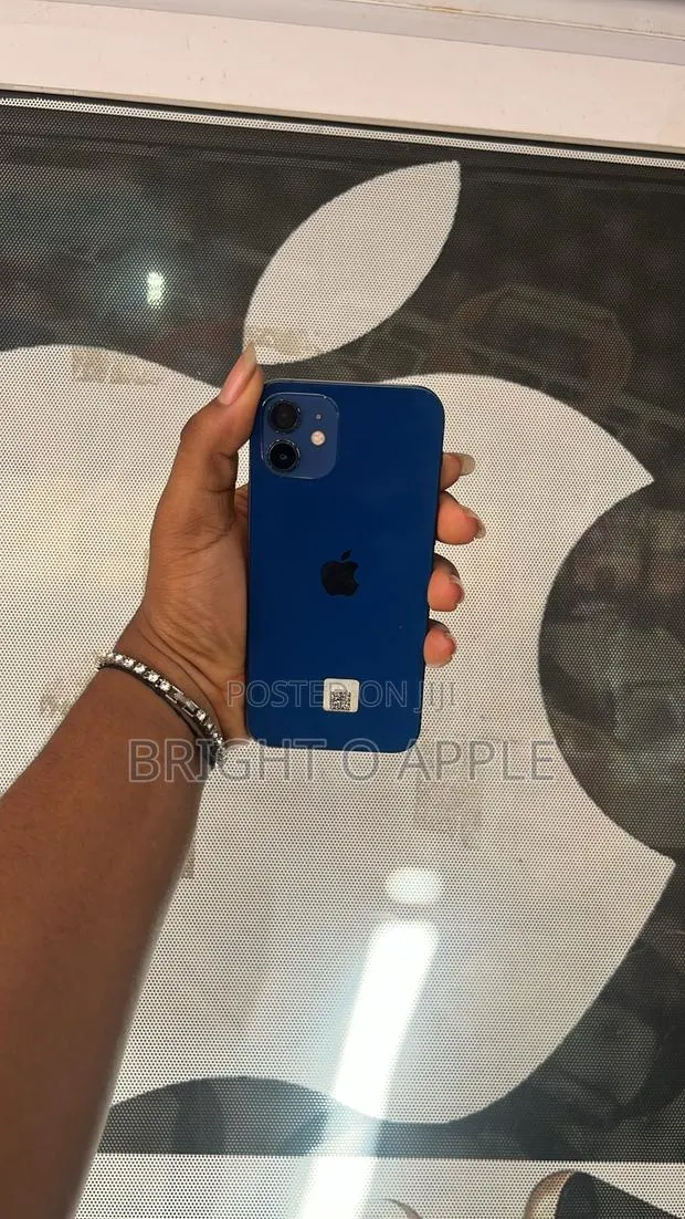 Apple iPhone 12 64 GB Blue · Photo 1