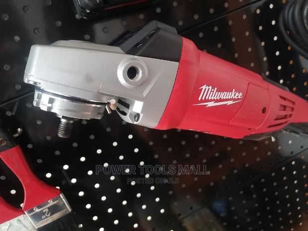 Milwaukee Angle Grinder 2400W 230mm 9 Inch · Photo 2
