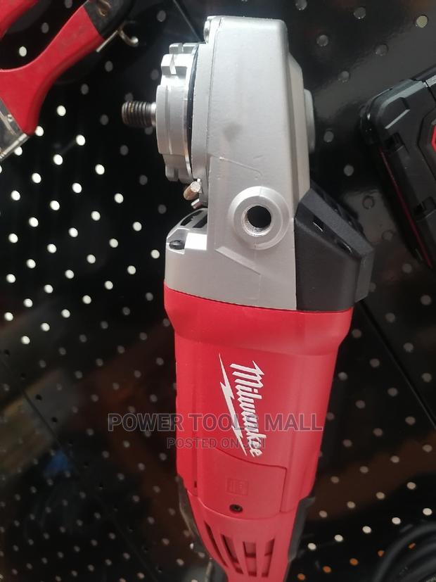 Milwaukee Angle Grinder 2400W 230mm 9 Inch · Photo 3