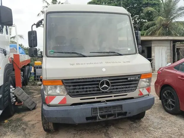 Mercedes-Benz T1/TN 2012 Grey · Photo 1
