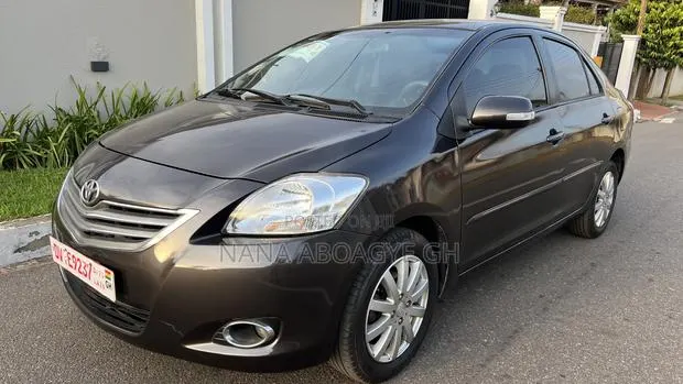 Toyota Belta 2011 Gray · Photo 1