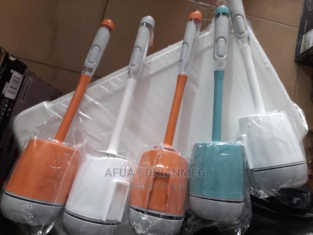 Silicone Brush With Soap Dispenser · Photo 1