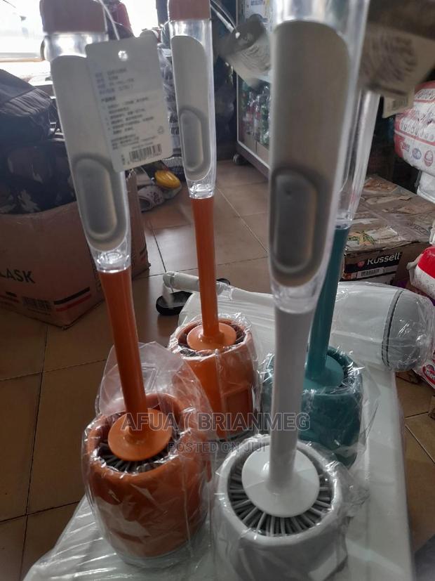 Silicone Brush With Soap Dispenser · Photo 2