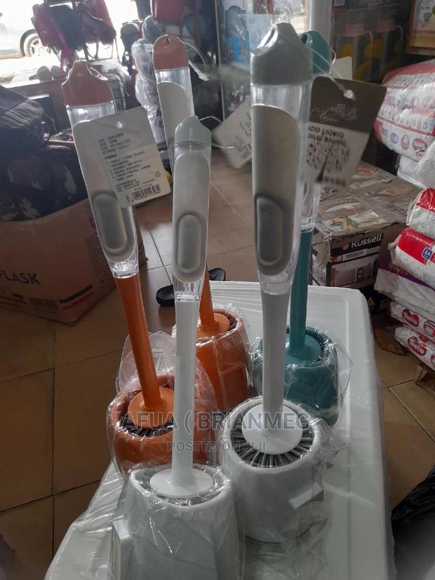 Silicone Brush With Soap Dispenser · Photo 3