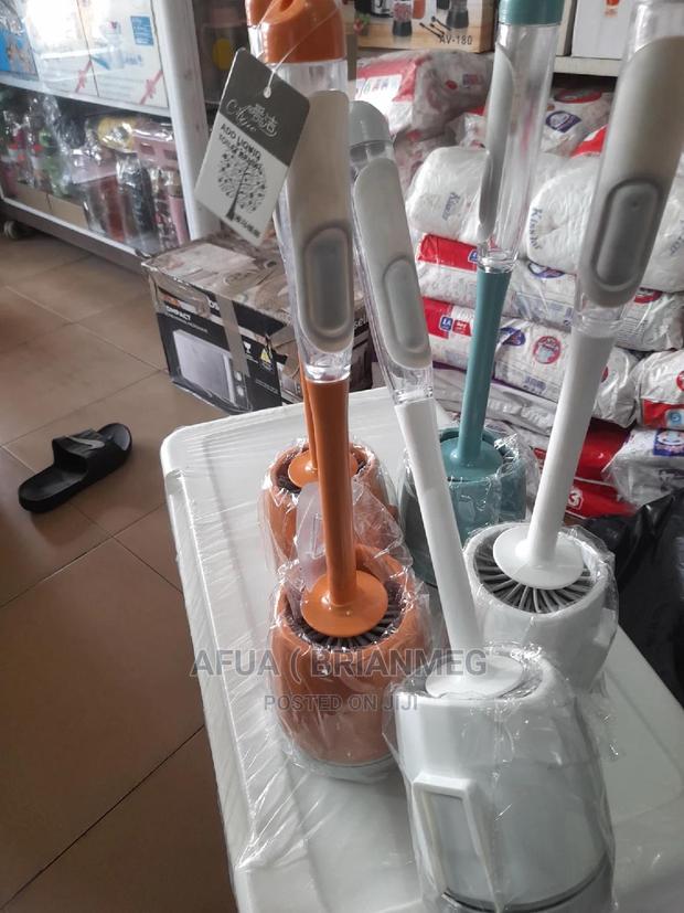 Silicone Brush With Soap Dispenser · Photo 4
