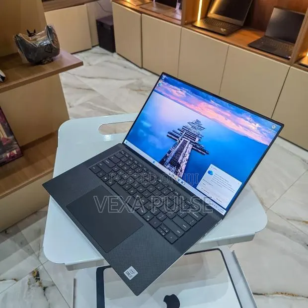 Laptop Dell Precision 5550 32GB Intel Core i7 SSD 1T · Photo 1