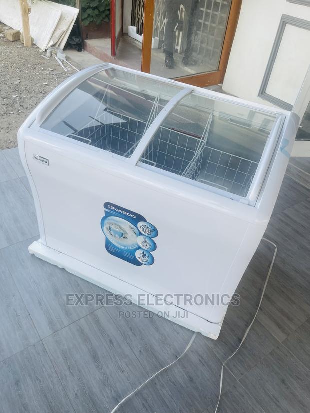 White Freezer Display Nasco Nas-Fs400g Tempered Glass · Photo 1