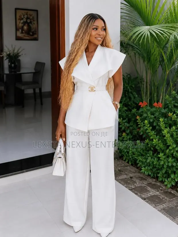 White Women Suit · Photo 1