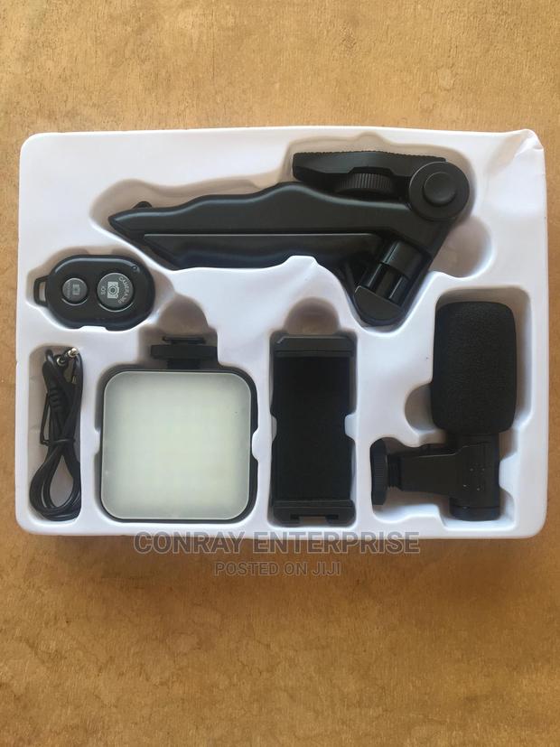 Video Making Kit With Light, Microphone and Remote. · Photo 3