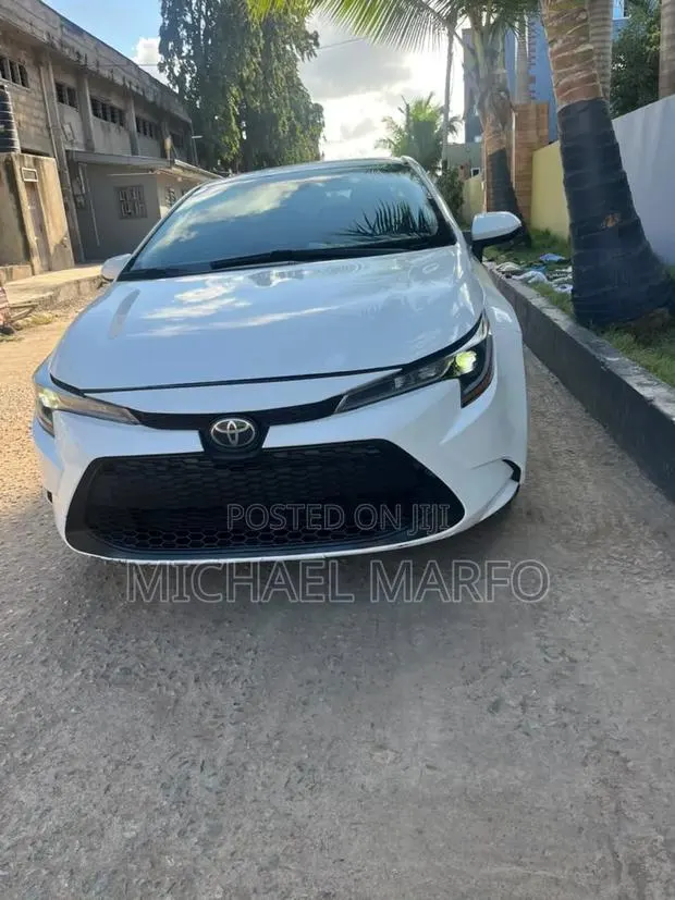 Toyota Corolla 2022 White · Photo 1